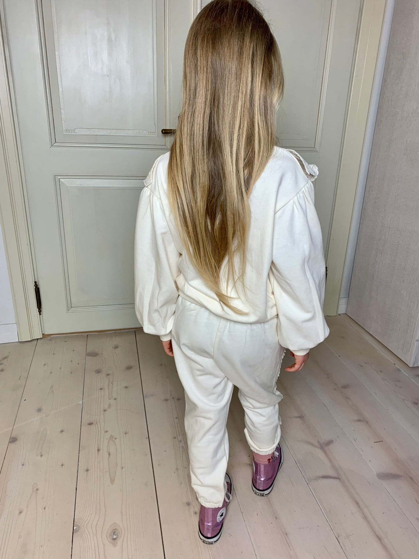 Nana Sweatshirt - Cream Sweatshirts FLO