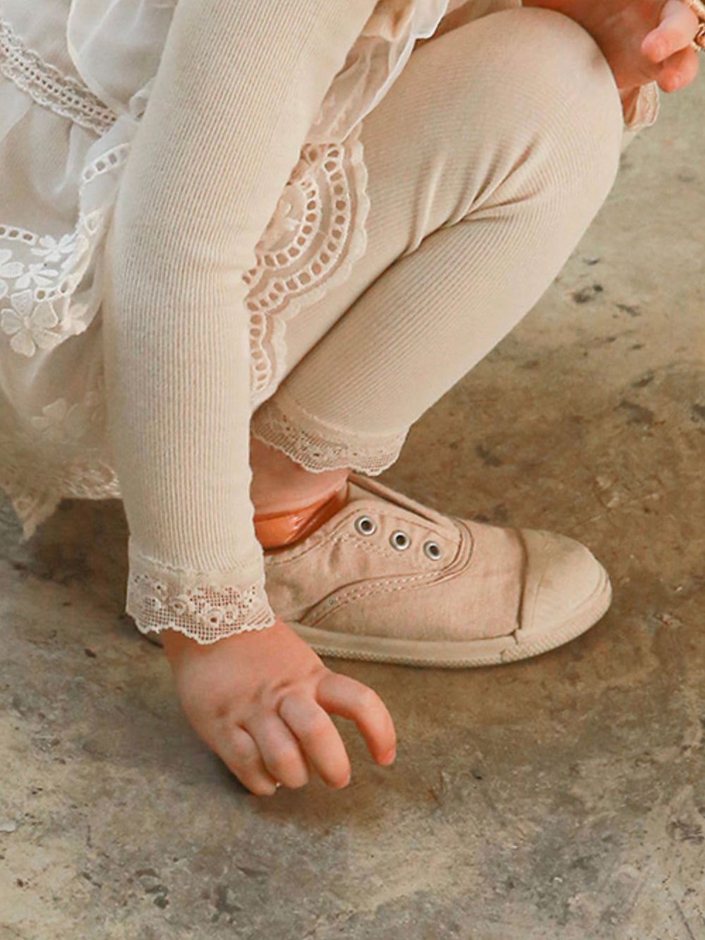 Jenna Tee - Cream T-shirt FLO