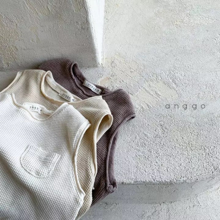 Monaca Tee - Beige T-shirt Anggo   